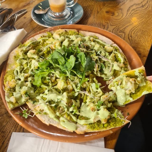 Photo of the dish “Cauliflower, leek and green pea pizza”