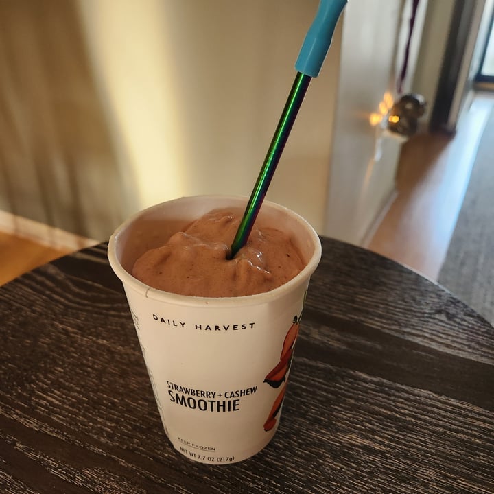 photo of Daily Harvest Strawberry + Cashew Smoothie shared by @picklesnickels on  08 Apr 2024 - review