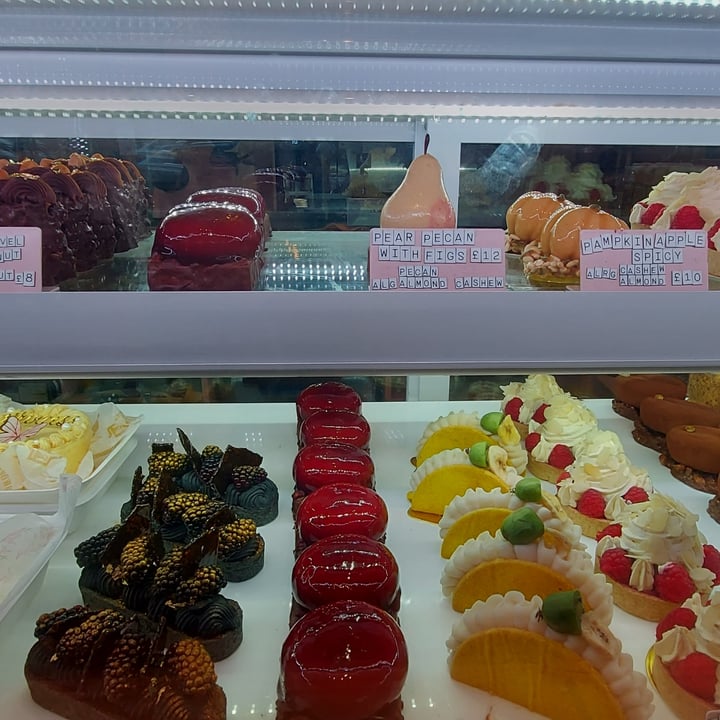 photo of cream.dream Almond croissant shared by @ninargoring on  11 Oct 2025 - review