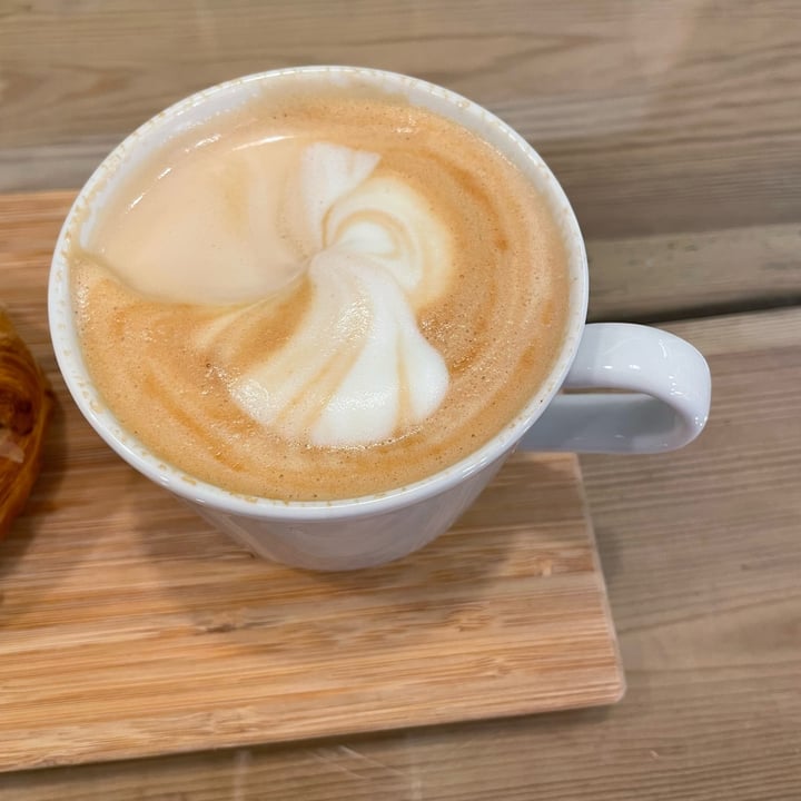photo of MIR Concept Coffee Store ️ Place Jourdan (Etterbeek) 1040 Brussels cappuccino lait d’avoine shared by @clearlynotclaire on  11 Feb 2025 - review