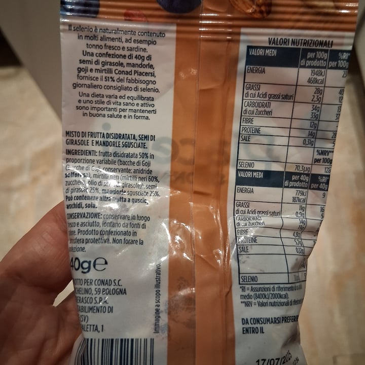 photo of Conad piacersi semi di girasole goji mandorle e mirtilli shared by @queenmary on  30 Aug 2025 - review