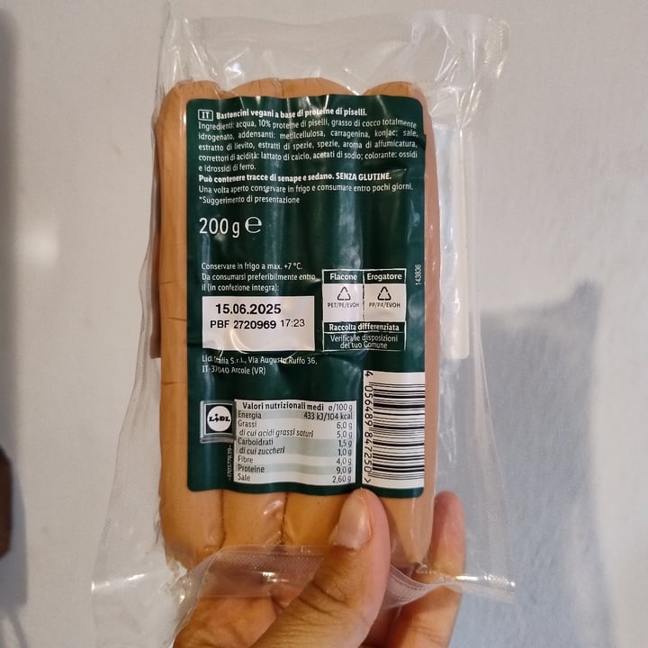 photo of Vemondo vegan smoke flavour sticks shared by @sofia-lanzoni on  05 May 2025 - review
