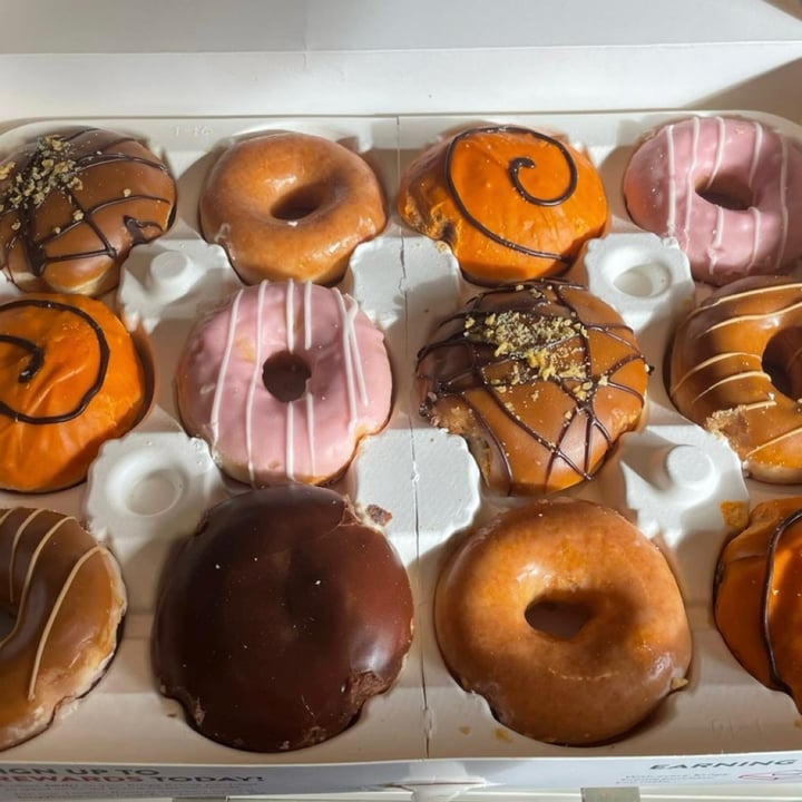 photo of Krispy Kreme Vegan Selection Dozen shared by @lestroismoutier on  11 Feb 2024 - review