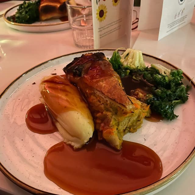 Photo of the dish “‘chicken’ pie”