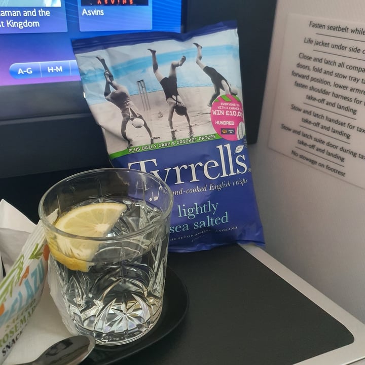 photo of Tyrrell's Lightly sea salted crisps shared by @chiaraar on  27 Jun 2024 - review