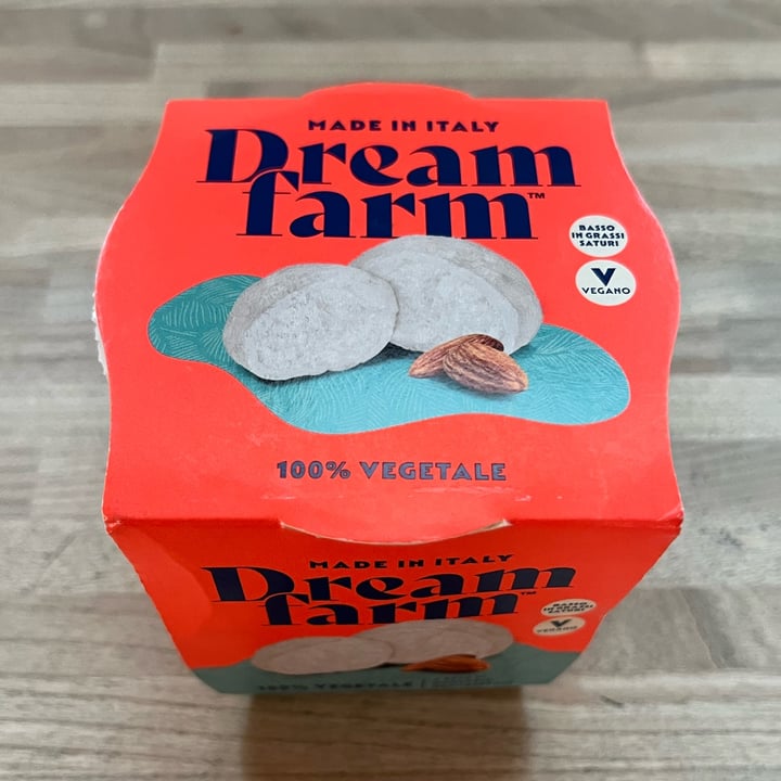 photo of Dreamfarm Alternativa vegetale alla mozzarella shared by @alessiof91 on  27 Dec 2023 - review