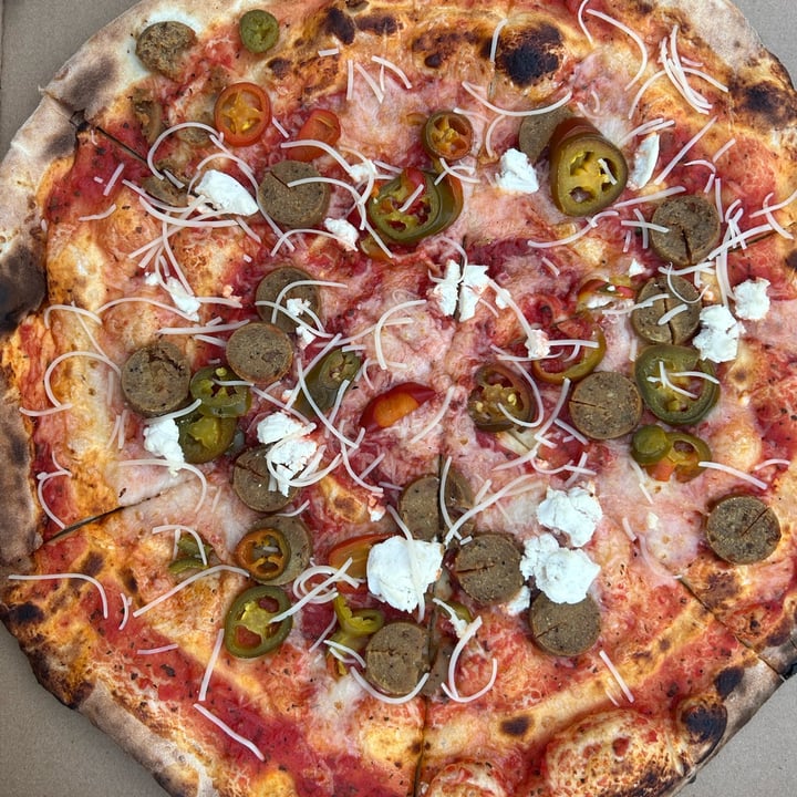 photo of AL FORNO FERRUZZA PIZZA RHODODENDRON Vegan Puttanesca Pizza shared by @herbivoracious on  09 Oct 2023 - review