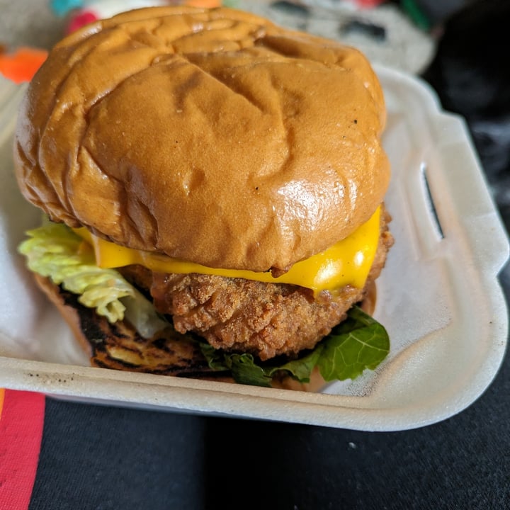 photo of Zammy's Vegan Kitchen Classic Chick’n Sandwich shared by @edav334 on  10 Apr 2024 - review