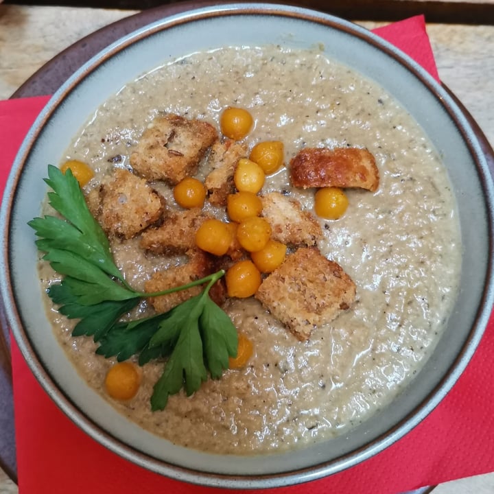 photo of NO BONES Vegan Food Mushroom Soup shared by @holliebryant on  17 May 2024 - review