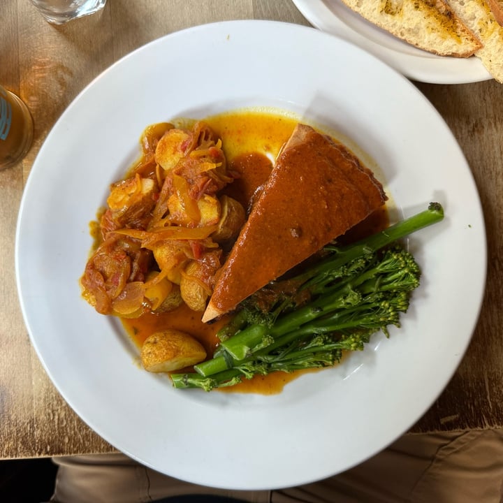 photo of New Forest Inn Lyndhurst Balti Pie shared by @thelondonvegan on  30 Sep 2025 - review