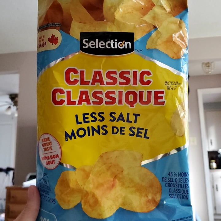 photo of Selection Classic Chips Less Salt shared by @whatacuriousnotion on  21 Apr 2024 - review