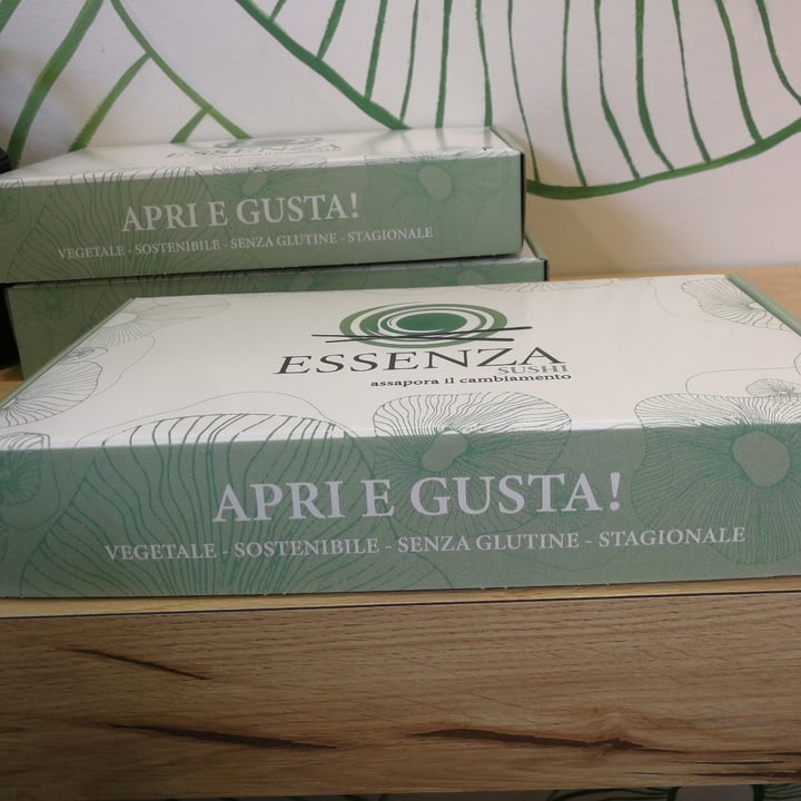 photo of EssenzaSushi Box Medium Tasty 16 pezzi shared by @markmv75 on  05 May 2024 - review