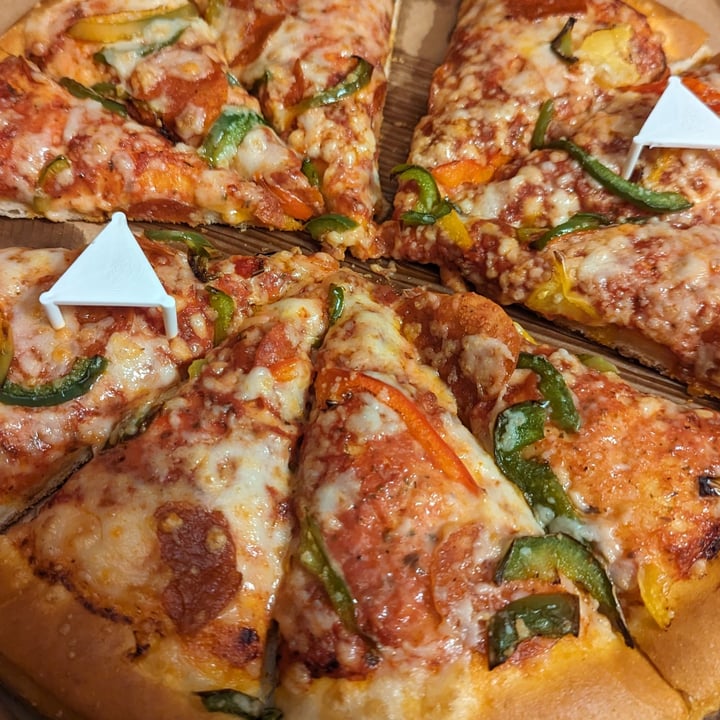 photo of Pizza Hut Delivery Beyond Meat pepperoni feast shared by @pointsofellie on  10 Feb 2024 - review
