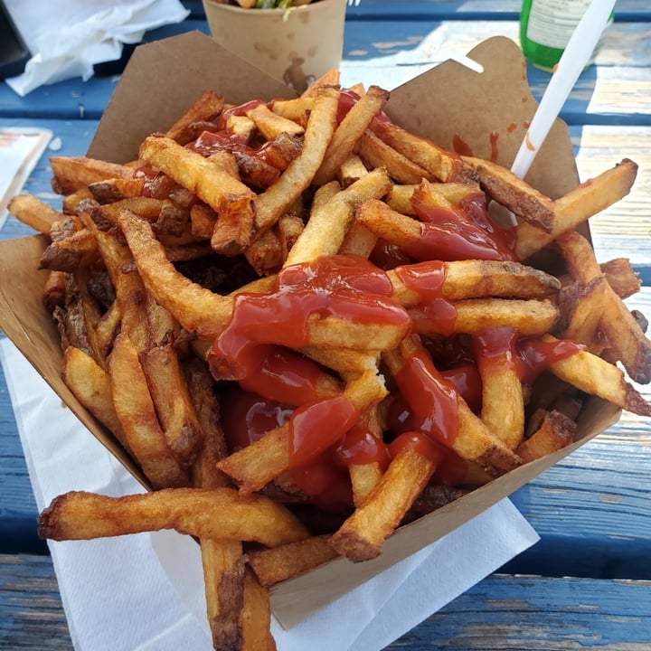 photo of The Chip Ship Large Fries shared by @whatacuriousnotion on  01 Jul 2025 - review