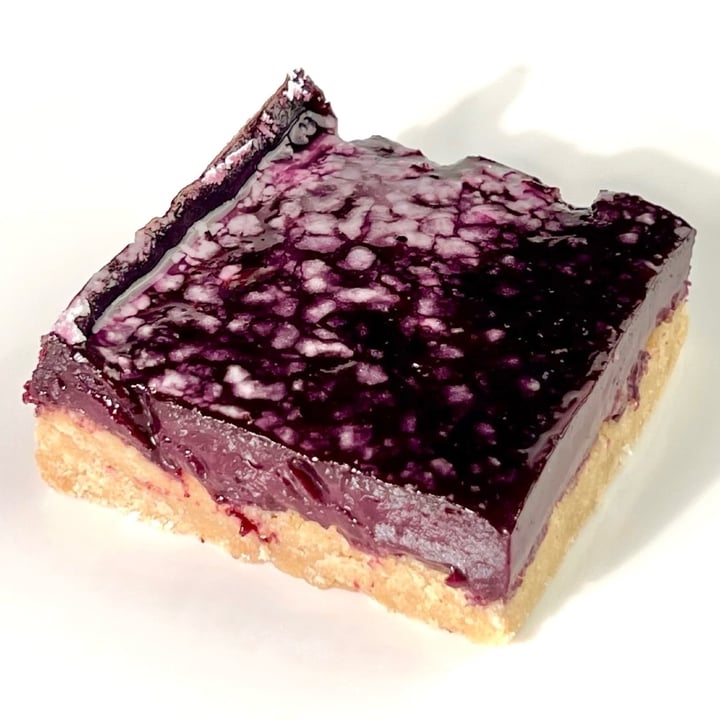 photo of Tiny Moreso Blueberry Bar shared by @pdxveg on  03 May 2024 - review
