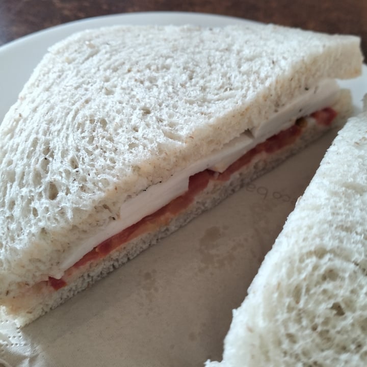 photo of Biosapori Villorba tramezzino con mozzarella di riso e pomodoro shared by @ambrafacose on  31 Aug 2025 - review