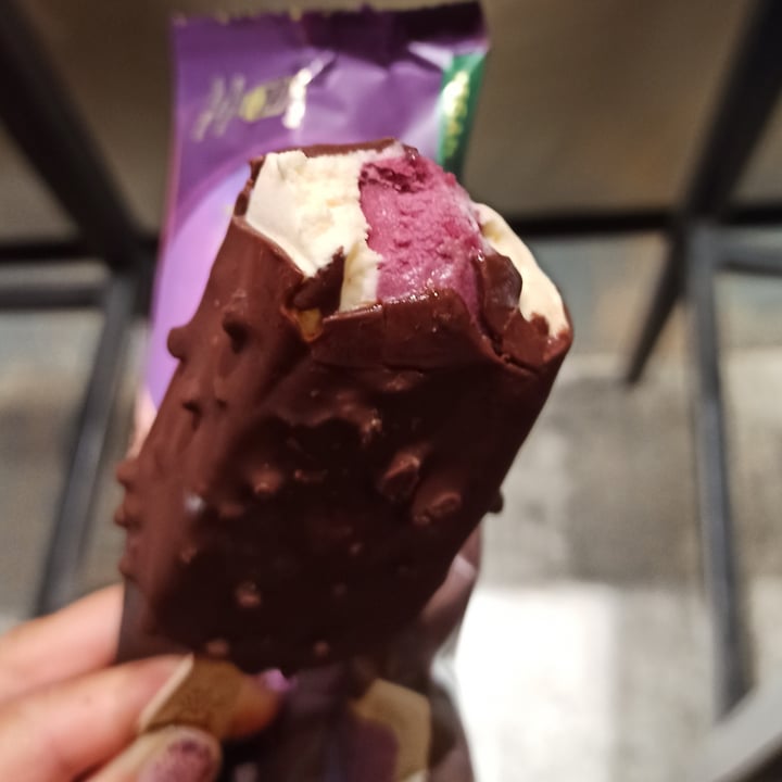 photo of Magnum Chill Blueberry Cookie shared by @metalcricia on  16 Aug 2024 - review