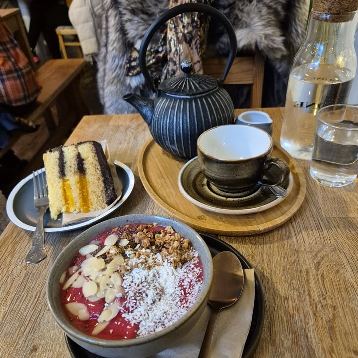 photo of Chapter One Coffee Shop Pink smoothie bowl shared by @cw50 on  31 Dec 2024 - review