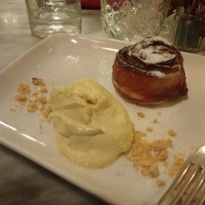 photo of Botanica Lab Cucina tarte tatin con gelato di anacardi leggermente agrumato shared by @laural92 on  05 May 2024 - review