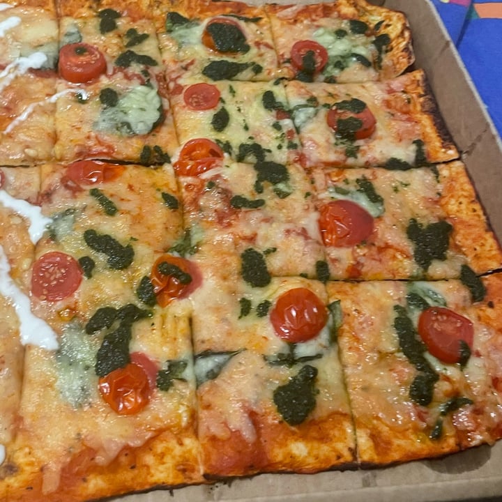 photo of ALTOKE pizza vegana piñonera y pizza vegana al pesto shared by @noeliaperez on  30 Oct 2023 - review