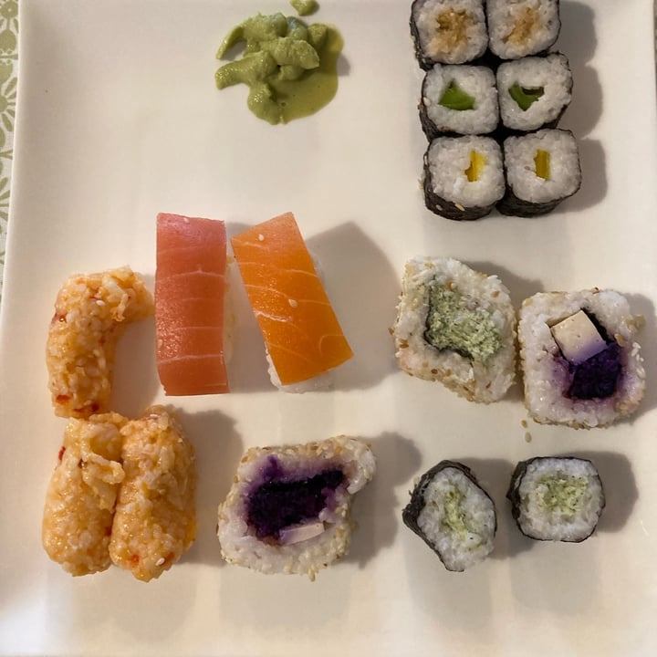 photo of Just Veg! (ALDI Italy) sushi meal shared by @sottolapellepodcast on  31 Dec 2023 - review