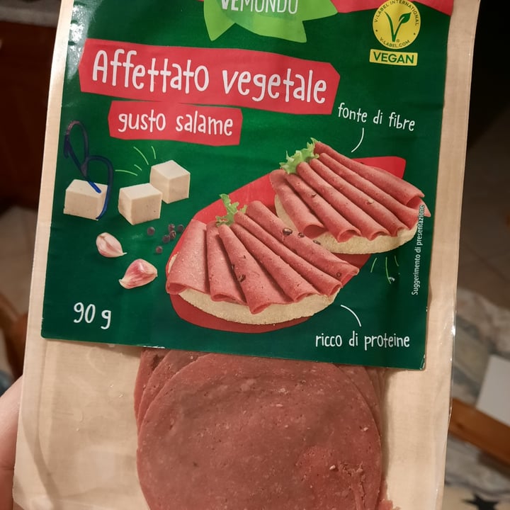 photo of Vemondo affettato vegetale gusto salame shared by @bibicream on  17 Aug 2023 - review