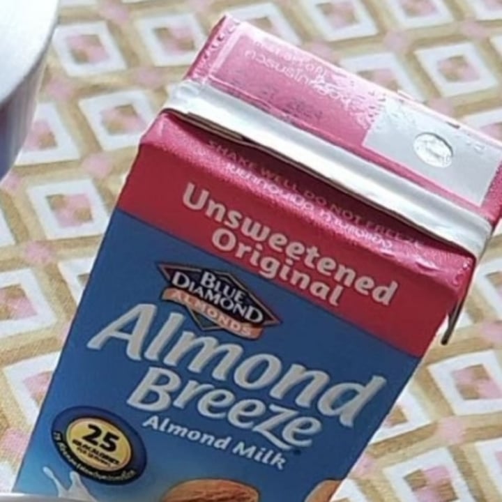 photo of Almond Breeze almond milk unsweetened shared by @teamaldous on  03 Oct 2023 - review