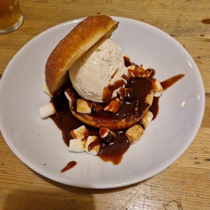 photo of Mono Ice cream donut s'more shared by @cw50 on  03 May 2024 - review