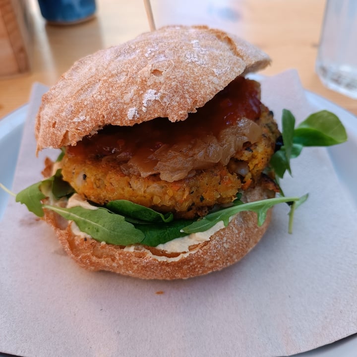 photo of etel&pan Hamburguesa vegana shared by @biancafurii on  28 Apr 2024 - review