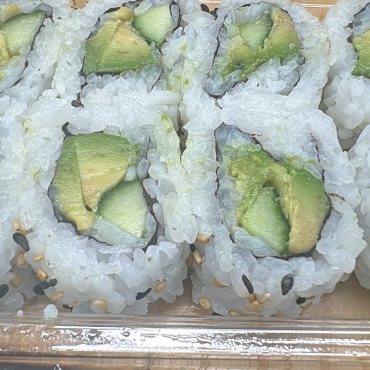 photo of 365 Whole Foods Market Vegetable Sushi Roll shared by @eilishhassett on  04 Oct 2025 - review