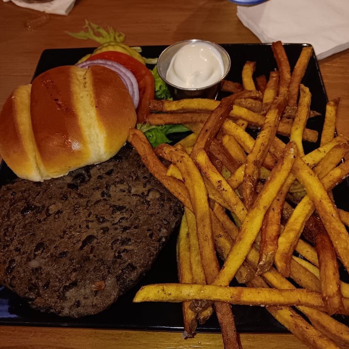 photo of Archives Bar and Grill Vegan Black Bean Burger shared by @ninetypercent on  18 May 2025 - review