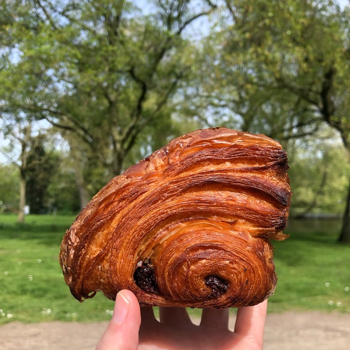 photo of Margo's Amsterdam Vegan Pain Au Chocolat shared by @ilovegoats on  12 Apr 2024 - review