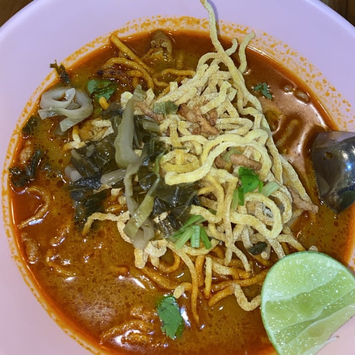 photo of ร้านธรรมชาติอาหารเจนาเกลือ thammachad vegetarian food Khao Soi (Northen Curry Noodle) shared by @shawjuju on  08 Feb 2024 - review