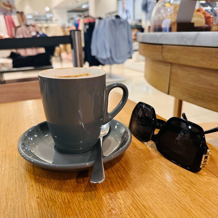 photo of Woolworths Gateway cappucchino shared by @leyyakhan on  01 Oct 2025 - review