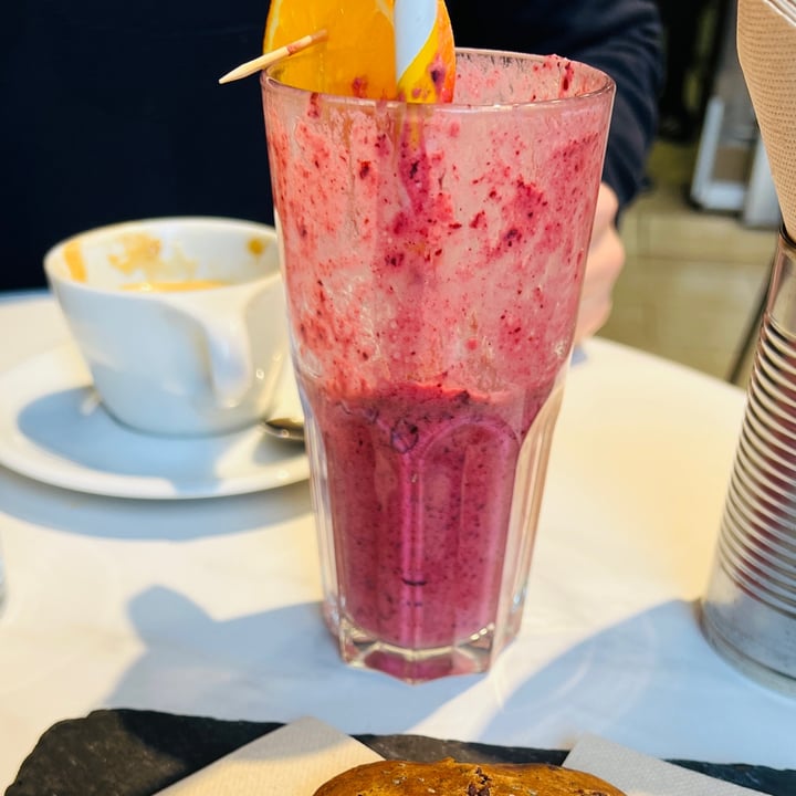 photo of Equilibrium Cafè Brvnch&Coffee berry Smoothie shared by @nicole- on  05 Jan 2024 - review