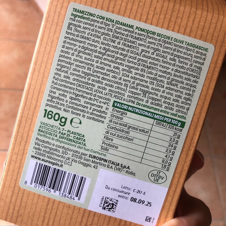 photo of Amo Essere Veg tramezzino con soia edamame, pomodori secchi e olive taggiasche shared by @spazioverdegreen on  14 Sep 2025 - review