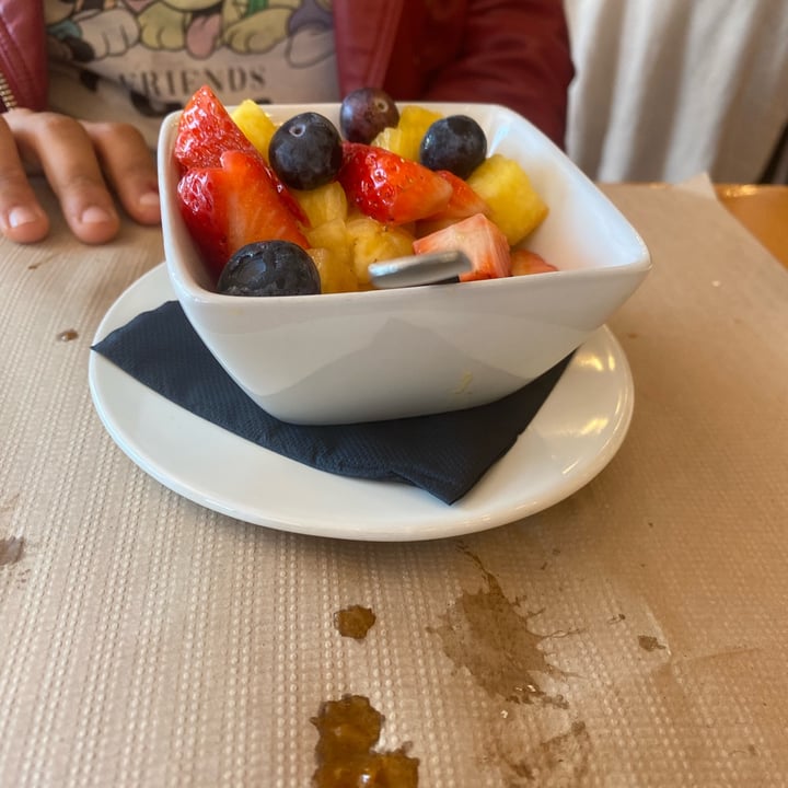 photo of LASSO. Cafetería do Auditorio de Galicia (Santiago de Compostela) ensalada de froitas shared by @susana01 on  15 Apr 2024 - review