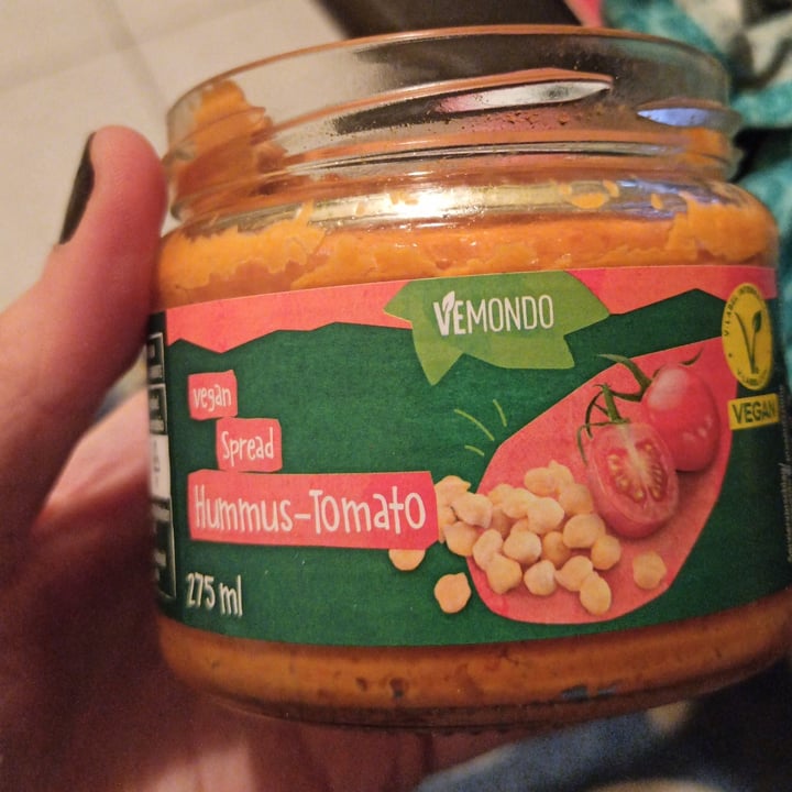 photo of Vemondo vegan spread hummus tomato shared by @giudymorale on  13 Feb 2024 - review