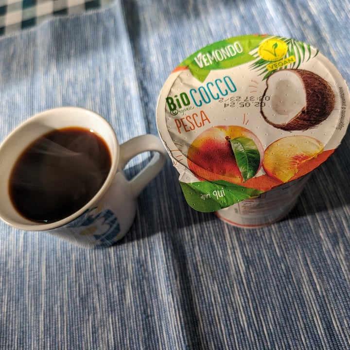photo of Vemondo Yogurt cocco e pesca shared by @annabelecter on  21 Apr 2024 - review