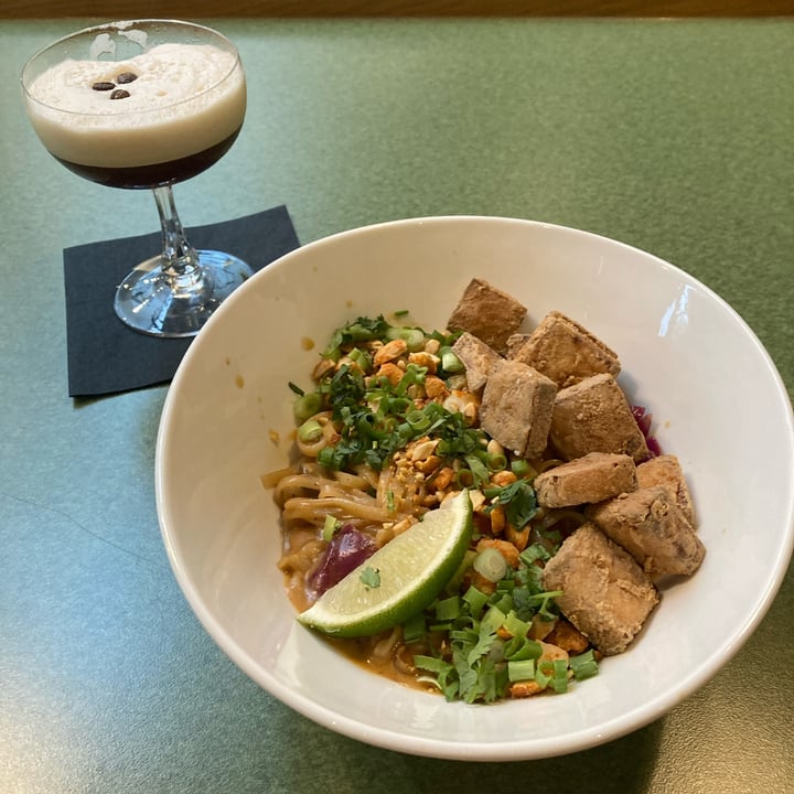 photo of The Fiction Kitchen Peanut Noodle Bowl shared by @compassionatekisses on  02 Jul 2024 - review
