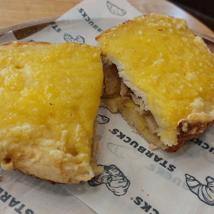 photo of Starbucks Non-chicken Toastie shared by @esthercasas on  06 May 2024 - review