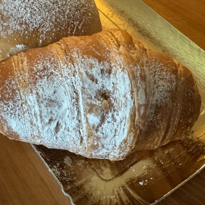 photo of Panificio Brizzolari srl Brioche Alla Crema shared by @silvycindy on  19 Sep 2025 - review