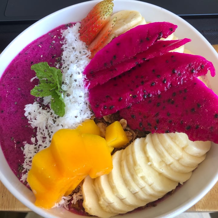 photo of Nude Pitaya Smoothie Bowl shared by @rainklau on  04 Nov 2023 - review