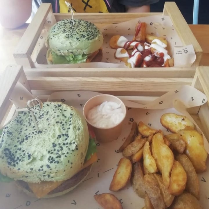 photo of Flower Burger Jungle Burger shared by @purpovse on  21 Dec 2023 - review