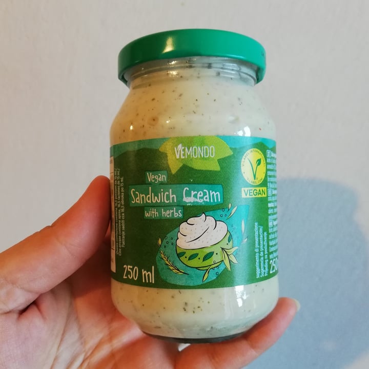photo of Vemondo Vegan sandwich cream with herbs shared by @sofia-lanzoni on  09 Dec 2023 - review