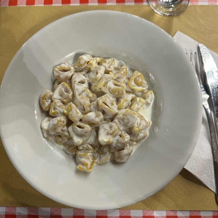 photo of Trattoria Da Zia Allari Tortellini con panna, vegani 🌿 shared by @irfer on  11 Oct 2023 - review