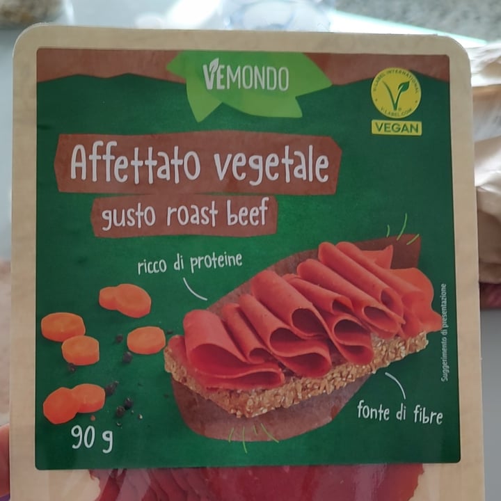 photo of Vemondo affettato vegetale gusto roast beef shared by @giuliaolisardinia on  10 Oct 2023 - review