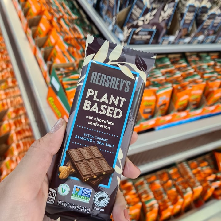 photo of Hershey's plant based oat chocolate confection almond & sea salt shared by @vallicard on  11 Oct 2023 - review