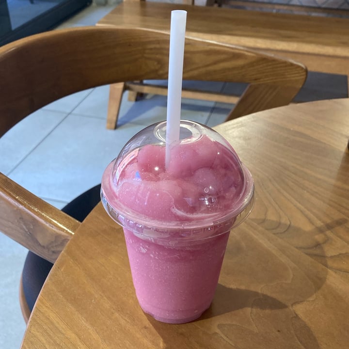 photo of Vida e Caffe Raspberry Dragon Fruit Frio shared by @catherinews on  19 Oct 2023 - review