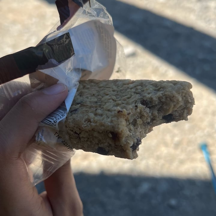 photo of OAT KING Chocolate chip oat energy bar shared by @dinolau97 on  10 Aug 2024 - review